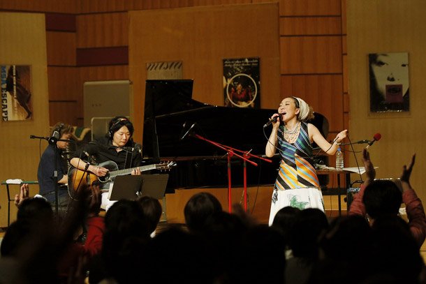 MISIA デビュー日にスペシャルライブ開催「つつみ込むように…」など熱唱