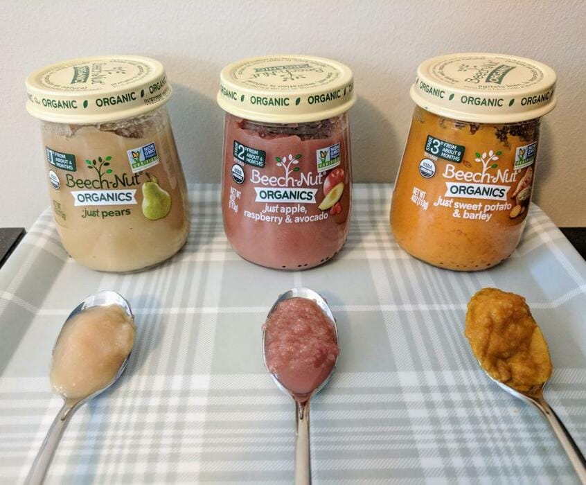アメリカの市販離乳食。左から、4カ月頃~用、6カ月~用、8カ月~用。固さにそれほど違いがないのがわかります。ちなみに分量もまったく同じですね。(写真/筆者提供)