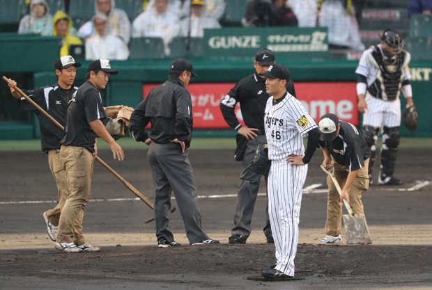 セ・リーグCS第2戦は土砂降り開催だった(c)朝日新聞社
