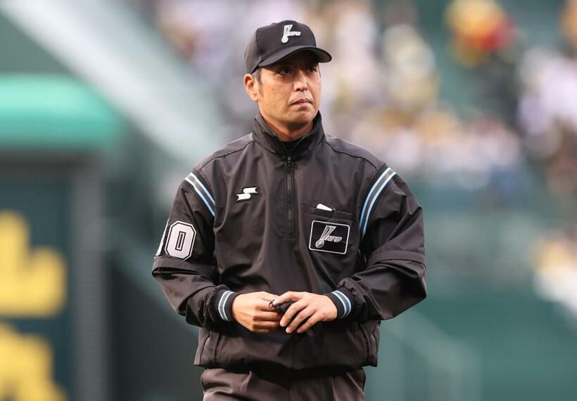 4月27日の阪神－中日戦で三塁塁審を務めた白井一行審判員