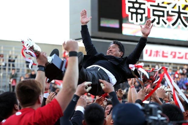 帝京大学ラグビー部の岩出雄之監督の専門はスポーツ心理学。「最適な課題を与え『フロー状態』に入ると、楽しんで集中できる」といった理論が指導を支える　（ｃ）朝日新聞社
