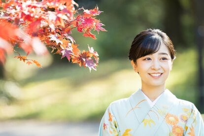 写真・図版（1枚目）| 【秋の園遊会】瑶子さま「金髪ピンク