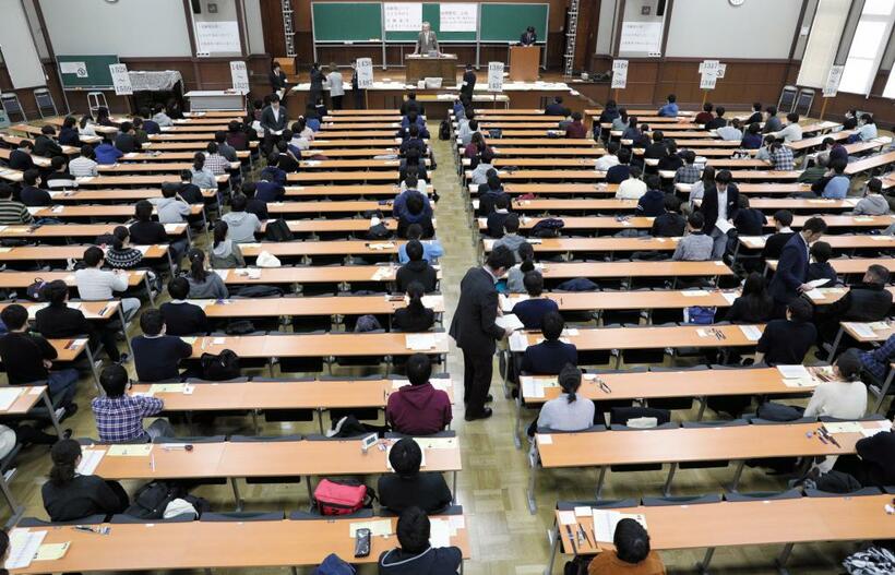 今年のセンター試験の様子。受験シーズンがいよいよ本格化する(※写真はイメージです)(ｃ)朝日新聞社