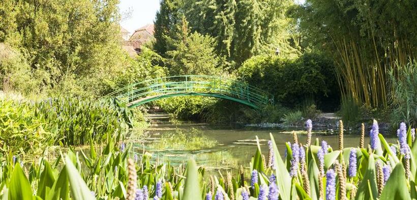 モネの庭園と橋（写真：ｇｅｔｔｙ ｉｍａｇｅｓ）