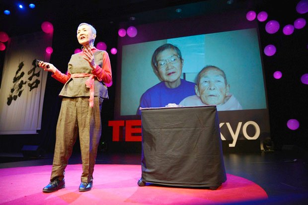 トークを披露する若宮正子。Copyright All rights reserved by TEDxTokyo 2014