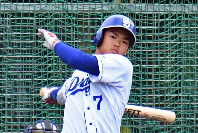 プロ1年目の壁に向き合う中日・根尾昂 (c)朝日新聞社