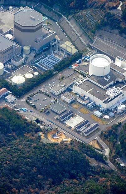原子炉直下に活断層がある可能性が高い日本原電・敦賀原発。同様の原発は全国各地にある　（c）朝日新聞社　＠＠写禁