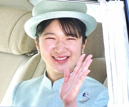 3ページ目)愛子さま23歳の品格 胸元に輝くブローチは完売品の