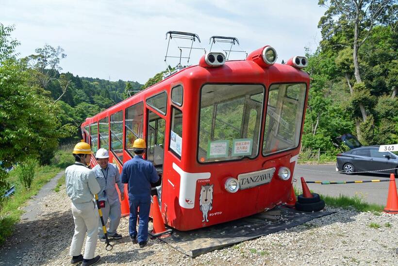 「ポッポの丘」で保存展示されている、大山観光電鉄のケーブルカー「たんざわ号」（Ｃ）朝日新聞社