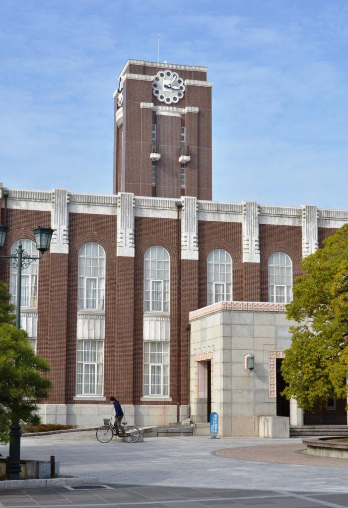 京都大学の時計台　（ｃ）朝日新聞社