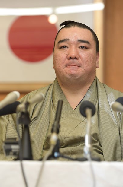日馬富士を応援する相撲ファンも多かっただけに、暴行事件での引責引退という結末は残念でならない　（ｃ）朝日新聞社