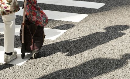 尿もれパッドが命綱！　「ママ、二重あごになってる」と言われた時の悲哀…　アラフィフ女性が吐露する「老いるショック」とは