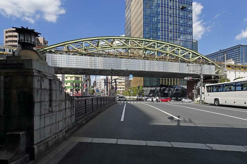 昌平橋南詰から外神田二丁目の交差点を撮影。JR総武本線高架橋は健在だが、残念ながらリニューアル工事中（撮影／諸河久：2019年9月25日）