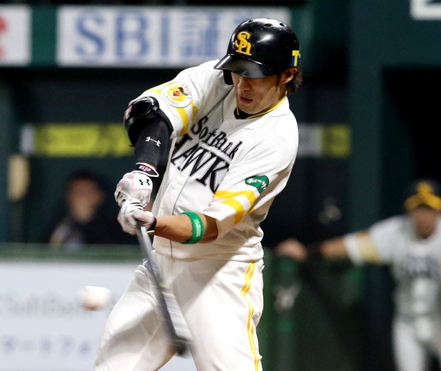 連続試合四球でプロ野球記録に迫っているソフトバンクの柳田（c）朝日新聞社