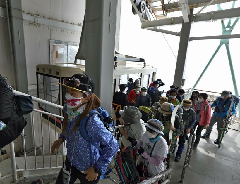 駒ケ岳ロープウェイの千畳敷駅。最も広義の「鉄道」で最高地点にある駅である(C)朝日新聞社