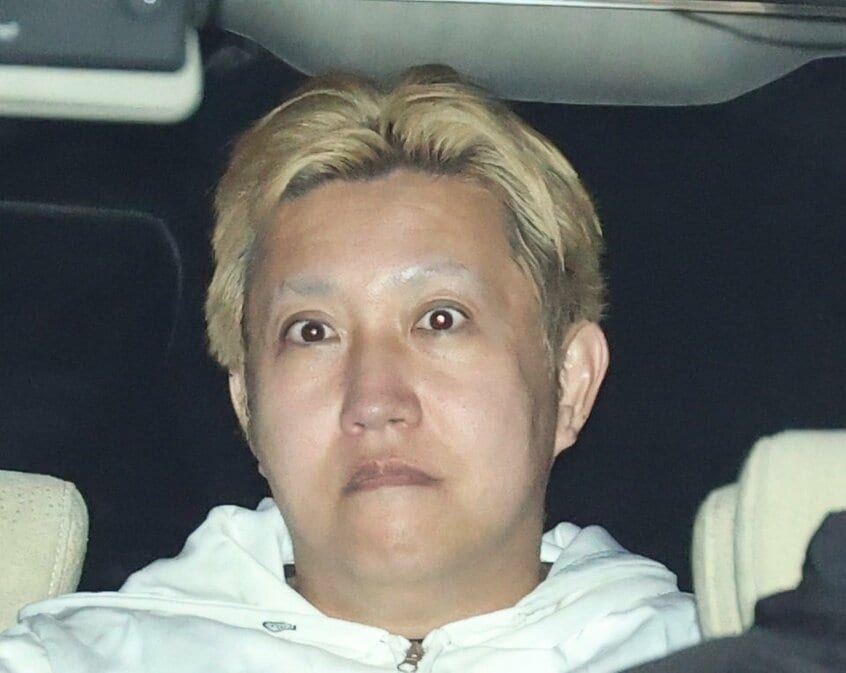 逮捕され移送される杉田一明容疑者