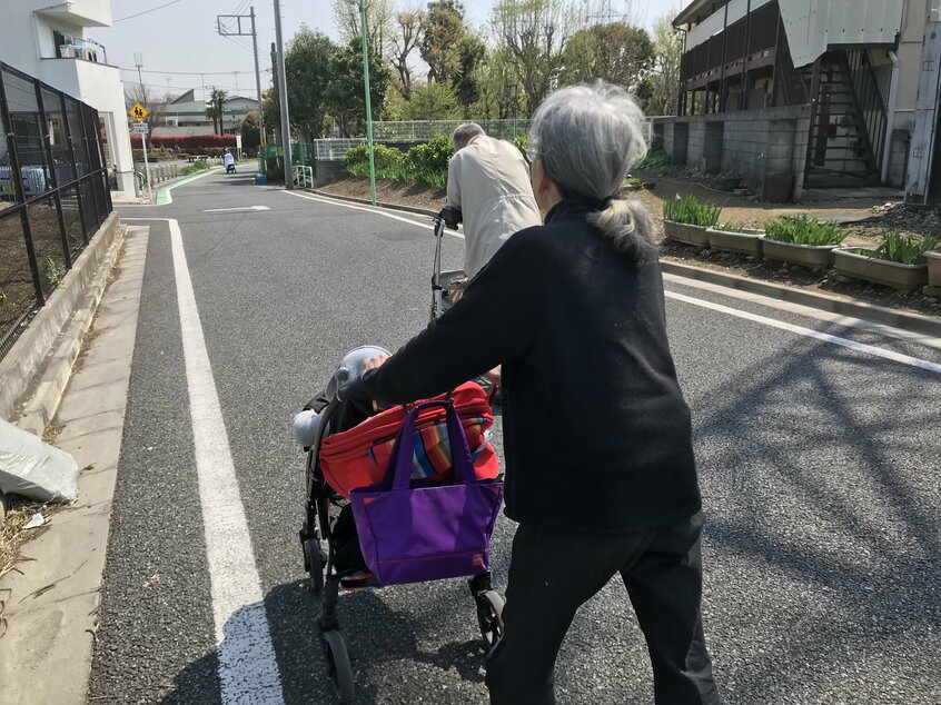 高齢化が進み、家族が介護の担い手となるケースは増える中、親の世話を機に精神的に追い詰められていく人が少なくない(写真=記事中の女性提供)
