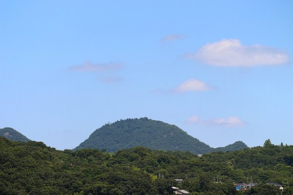 積雪もほとんどなく歩きやすい羽束山。その形から、くじら山との愛称も