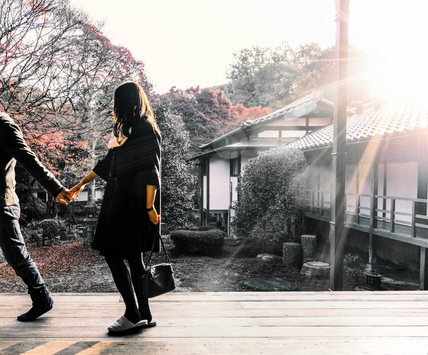 「結婚したい」派は多数派なのに、実際に結婚する人は減少傾向にある。結婚相手に求める「普通」を下回る平均年収と雇用形態が定着している（写真：gettyimages）