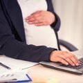 「夫に養ってもらえばいいじゃないか」 非正規公務員の“妊婦切り” 産休・育休を取らせず雇い止めに なぜ各地で起きているのか