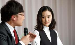 蒼井優、結婚会見「涙の理由」　「魔性の女」の呪縛から解放された日