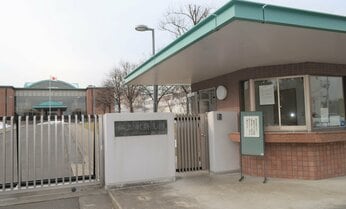 メガネのフレームが1ミリ太いのは「奇異の念を抱かせる」ので没収 刑務所内でまかりとおる“非常識ルール”の実態