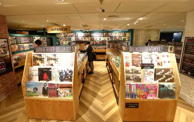 最近は日本人アーティストのアナログリリースがよく売れるそう(撮影/加藤夏子)