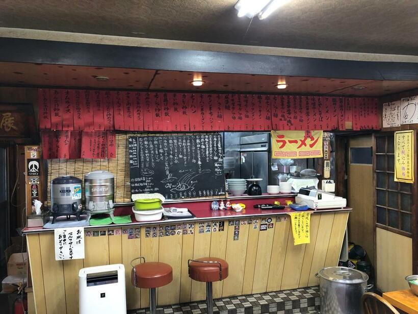 「かし亀」店内（筆者撮影）