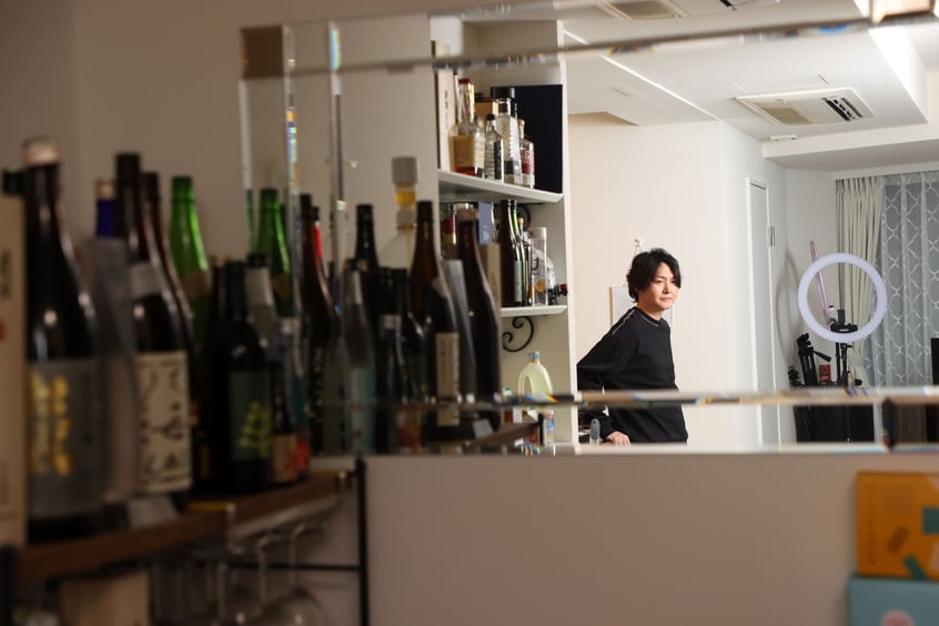 物販をはじめた動機は「うちの社員が安心して働ける環境をつくれたらいいなと思って」(撮影・松永卓也/朝日新聞出版写真映像部)