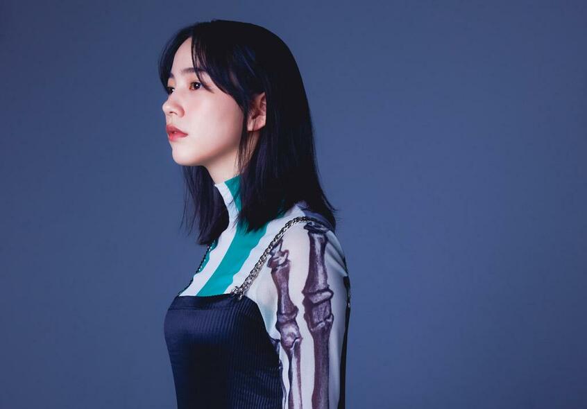 のん（本名・能年玲奈）／　1993年、兵庫県生まれ。2013年のNHK連続テレビ小説「あまちゃん」でヒロイン役。16年に「のん」に改名し、「女優・創作あーちすと」として活動。同年、アニメ映画「この世界の片隅に」で主人公の声を好演。18年には自作曲を含むアルバム「スーパーヒーローズ」を発表。脚本・監督を務めた映画「Ribbon」など主演映画多数。22年公開の「さかなのこ」で第46回日本アカデミー賞優秀主演女優賞に輝き、3月10日の授賞式に臨む。［COVER STAFF　撮影／桑島智輝　ヘアメイク／菅野史絵（クララシステム）　スタイリング／町野泉美　アートディレクション／FROG KING STUDIO　衣装協力　トップス、カットソー、ワンピース／　すべてYOHEI OHNO、ブーツ／GANNI ganni.com］
