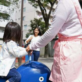 「こども誰でも通園制度」は海外では常識 「保育士と学校教員の賃金は同等な国が多い」と専門家
