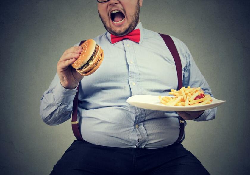 わかっていてもついつい食べ過ぎてしまう…という人は、何が原因？（※写真はイメージです／GettyImages）