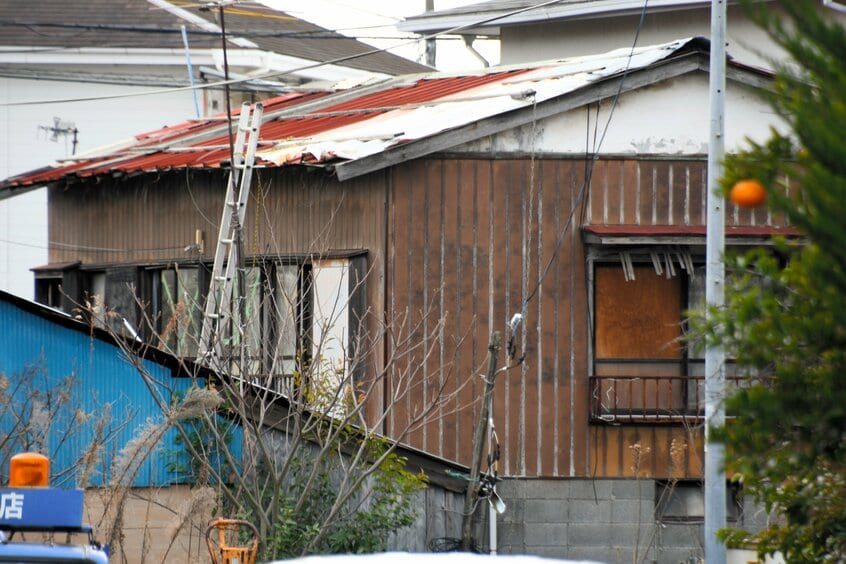 桐島聡容疑者を名乗る男が暮らしていたという住宅=2024年1月28日、神奈川県藤沢市