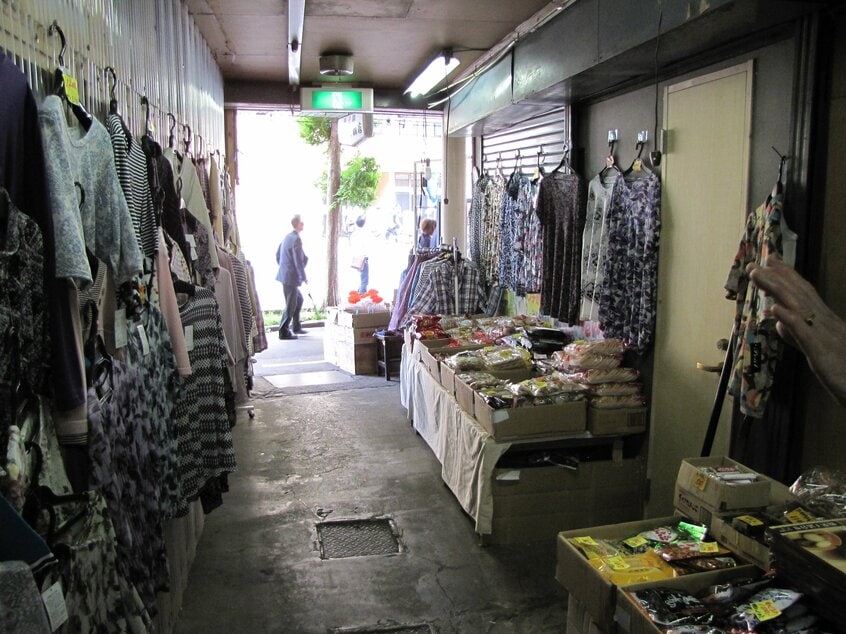 青森県青森市「ニコニコ通り商店街」。訪れれば昭和レトロの連続に大興奮必至!(撮影/山本有)