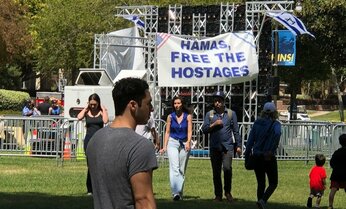 「イスラエル援助の投資をやめて」 米UCLAの学生が流血も恐れず抗議し続ける理由