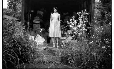 写真家・藤里一郎がデビュー25周年を記念して写した女優・夏目響の「気配、におい、温度」