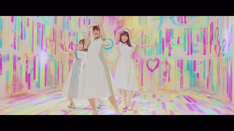 日向坂46、ユニット曲「ナゼー」制服や白衣でダンス