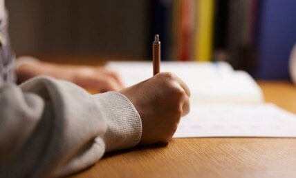 〈カズレーザーと学ぶ。柳沢正史教授きょう出演〉「徹夜で勉強」に意味がない理由とは？　「記憶」に悪影響なだけではなく認知症リスクまで拡大