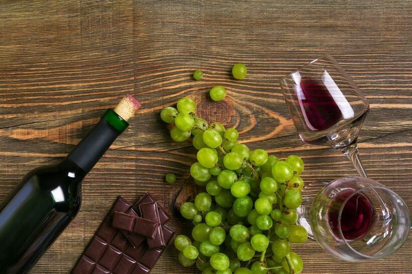 「ワインが健康によい」という根拠にポリフェノールが含まれているからという説がある。抗酸化作用があるというチョコレートにもワインと同様にポリフェノールがたくさん入っている。(写真：Getty Images）