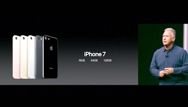 iPhone7を発表する、アップルのフィル・シラー上級副社長