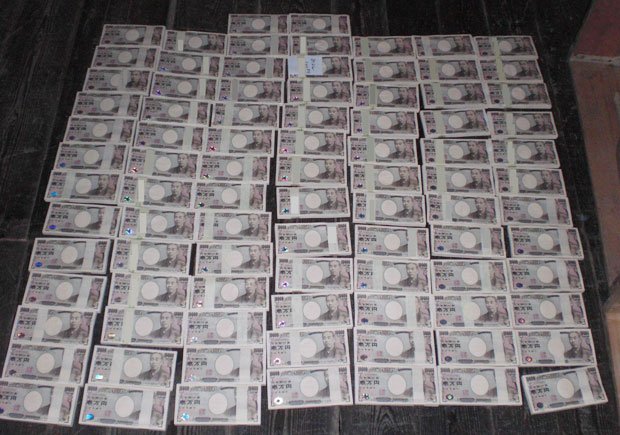 国税当局によって土蔵の床下から見つかった現金（写真は本文と関係ありません）　（c）朝日新聞社　＠＠写禁