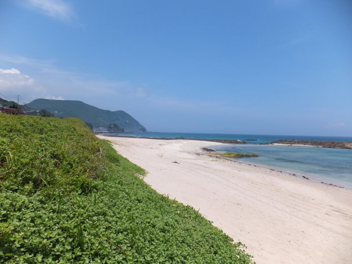 伊豆七島を眺めながらゆったり過ごせるビーチ