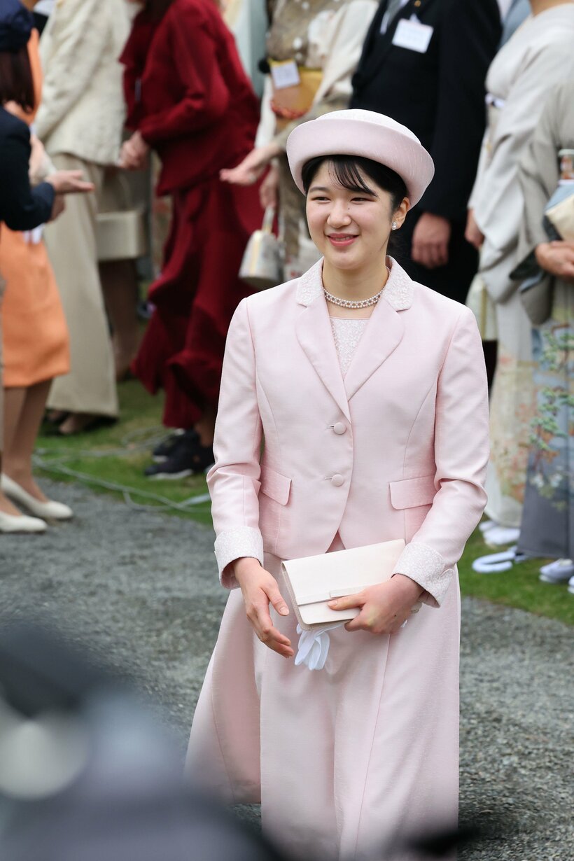 愛子さまが初めて臨んだ春の園遊会＝2024年4月23日、東京・元赤坂の赤坂御苑、松永卓也撮影（朝日新聞出版/JMPA）