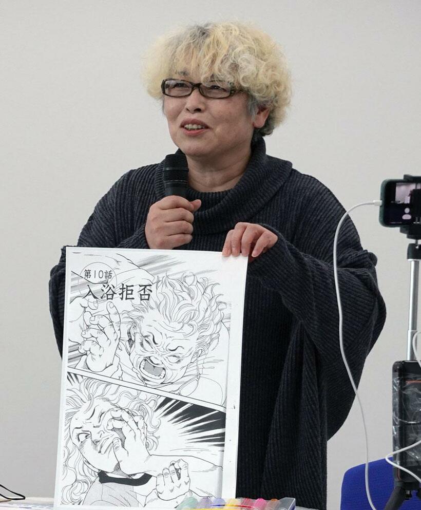 イベントで話すくさか里樹さん（撮影・堀井正明）