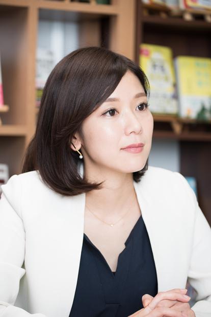 八木ひとみ(やぎ・ひとみ)/フリーアナウンサー。山口朝日放送を経て現在はBSテレビ東京「日経モーニングプラス」などでキャスターを務める(撮影/写真部・小山幸佑)