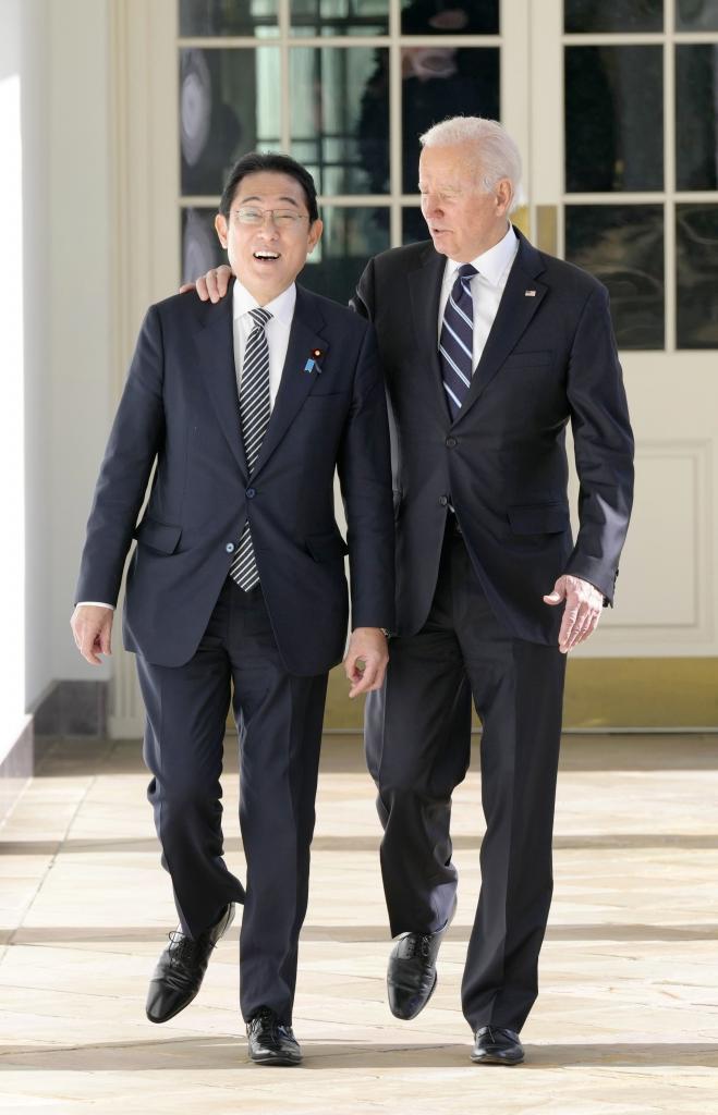 首脳会談へ向かうバイデン米大統領と岸田文雄首相（2023年1月13日）