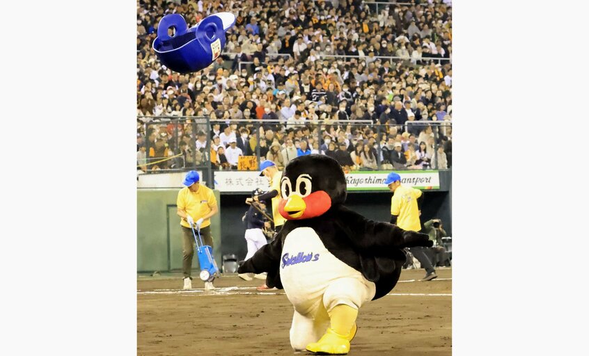 空中くるりんぱに挑むつば九郎(日刊スポーツ)