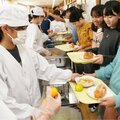 給食から「揚げパン」が消える? パン業者の相次ぐ「撤退」の背景に「給食費無償化」と厳しすぎる「縛り」