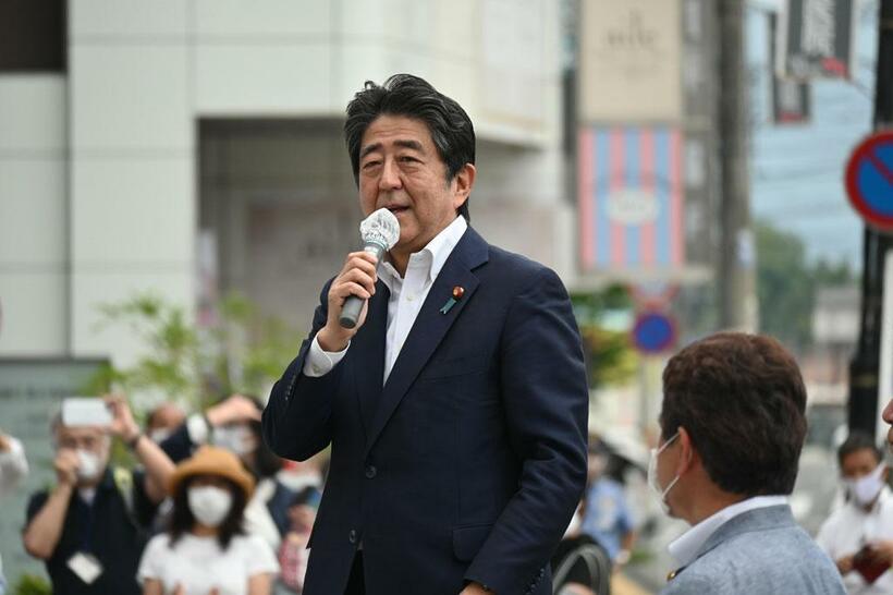 銃撃された安倍晋三元首相。山上徹也容疑者は奈良県警の調べに「安倍氏も旧統一教会につながりがあると思った」などと話したという