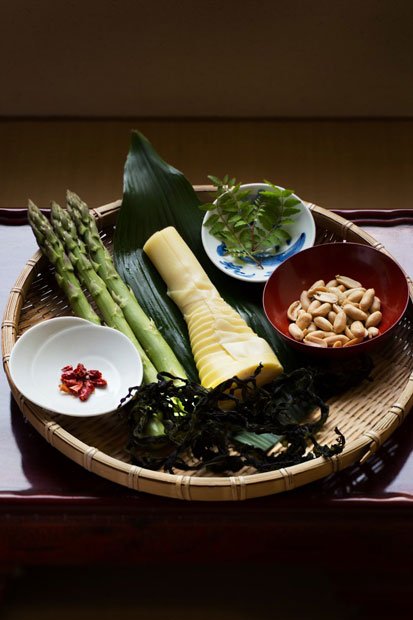 その季節に出回る食材を使う。今はたけのこやアスパラガスなど（撮影／写真部・馬場岳人）